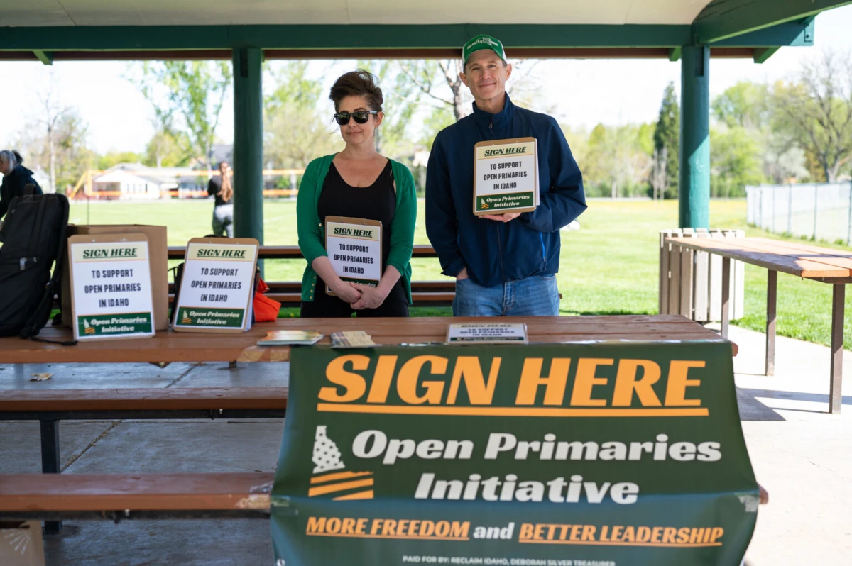 Volunteers Sarah Carrie and Mark Babson collect signatures for the open primary ballot initiative on April 27 at Cassia Park in Boise. (Courtesy of Idahoans for Open Primaries)