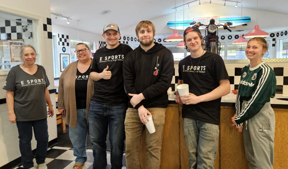 ESports thanks community and Burger Express