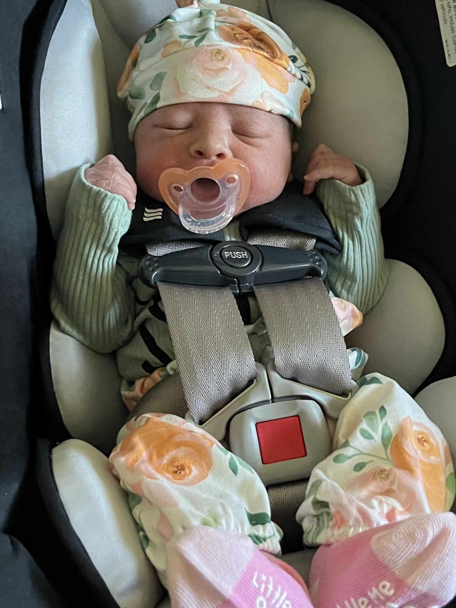 Baby Announcement – Farrah Louise Dyck